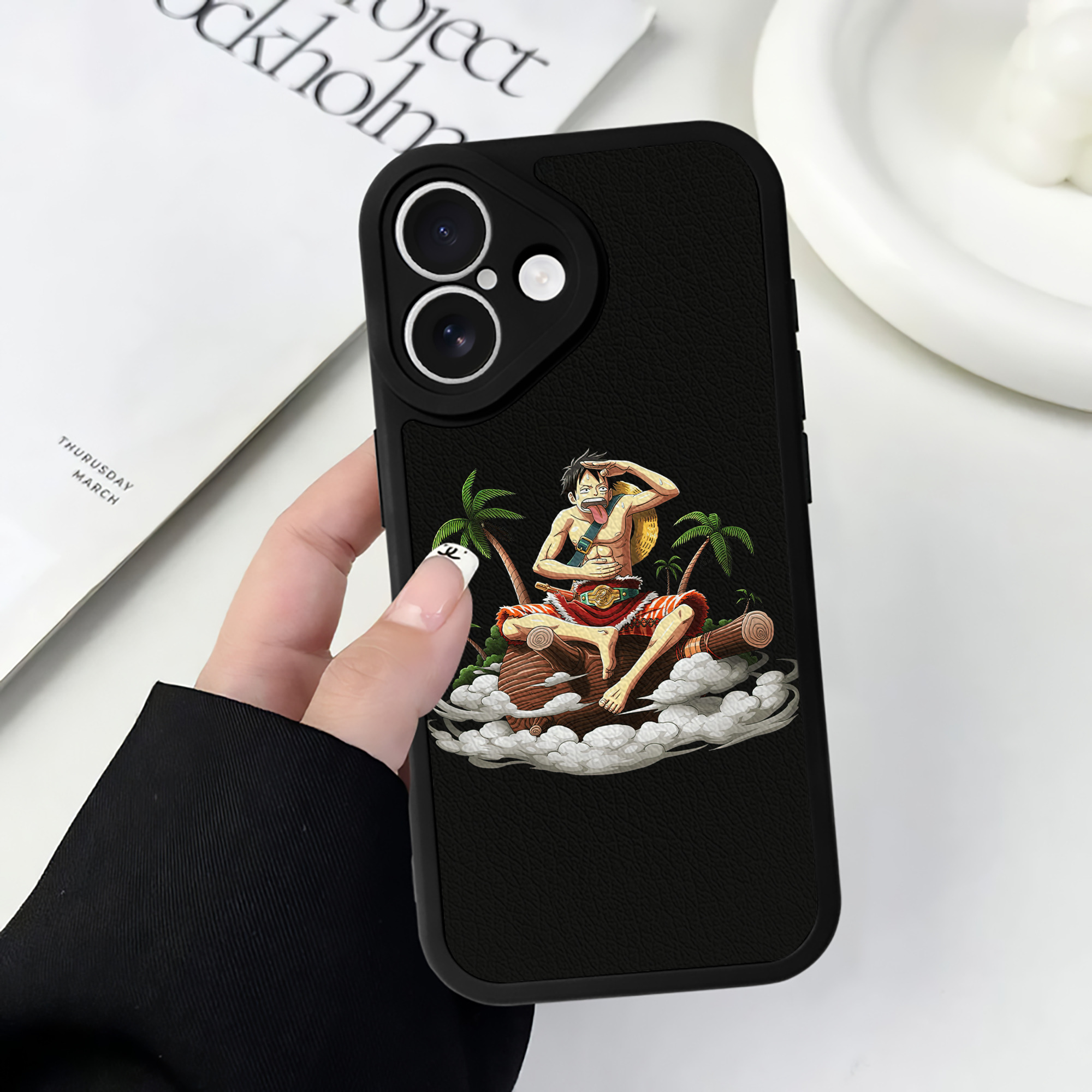 （画像用） ワンピース モンキー・D・ルフィ ONE PIECE Monkey D. Luffy 【iPhone 16シリーズ対応】シリコンスマホケース（レザー調） 材質：シリコン